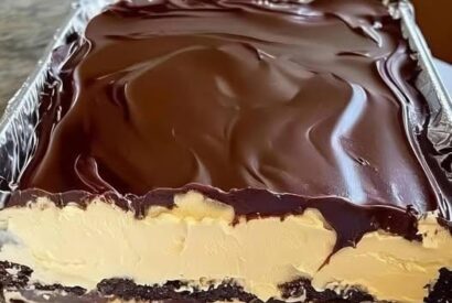 Thumbnail for No-Bake Chocolate Éclair Cake